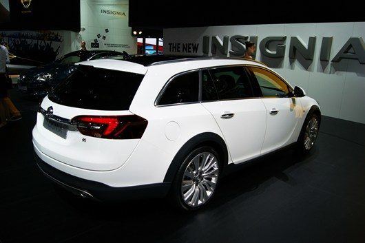 Opel _Vauxhall _Insignia _Country _Tourer1