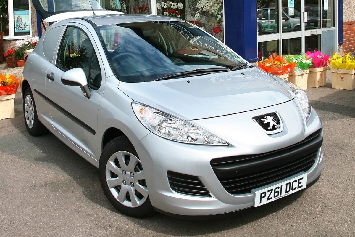 Peugeot Launches Sports Accessories Range for the 207 Van