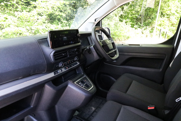 Peugeot Expert: interior